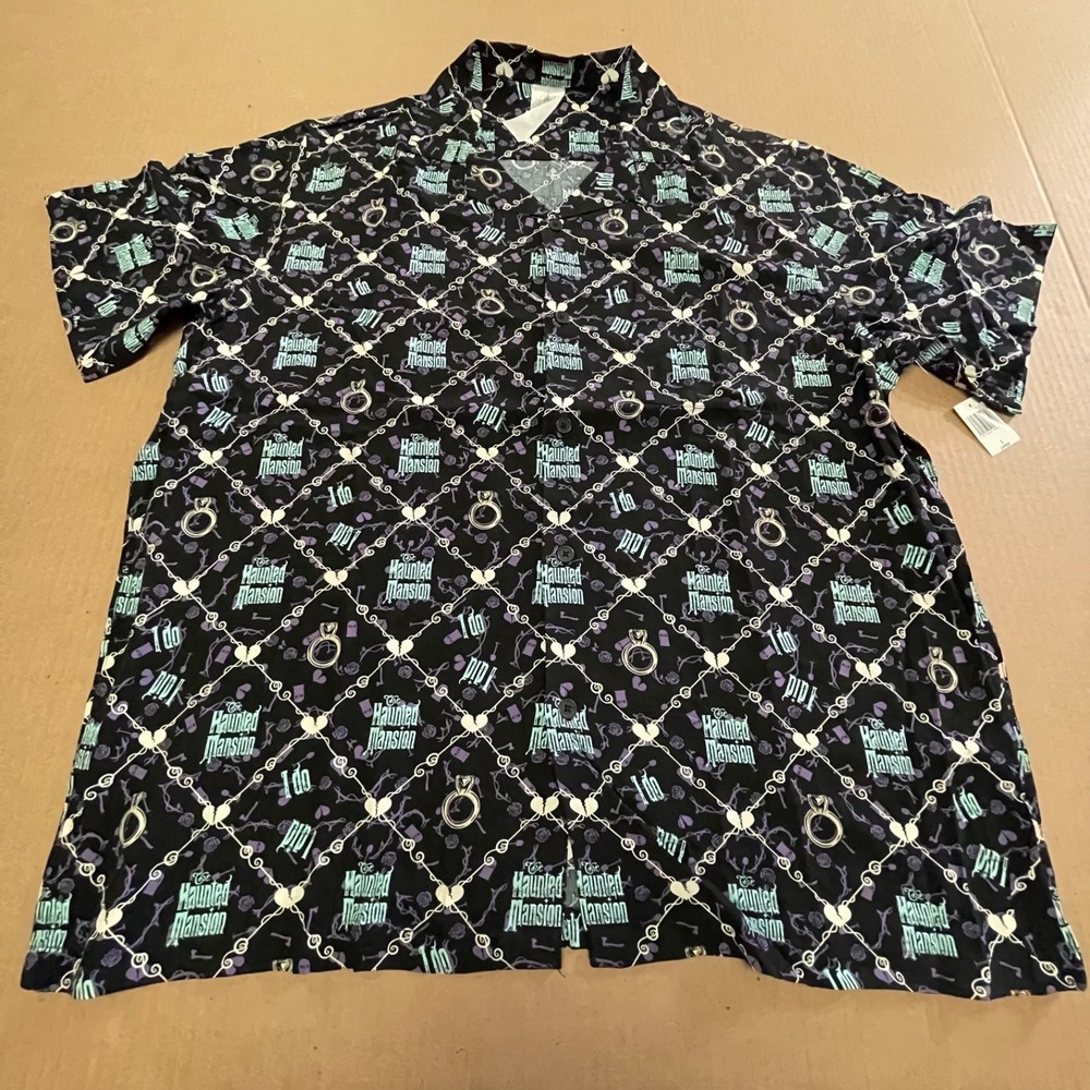 2026 Disney Parks Haunted Mansion Button‑Up Short Sleeve Shirt Size Large NWT